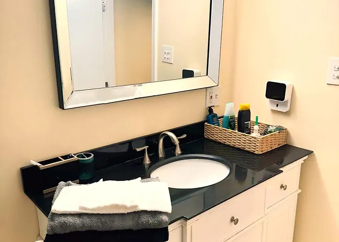 Fully Equipped Cozy 4/5 Br Apartment *