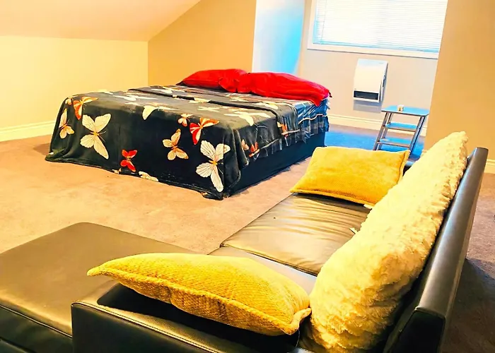 Fully Equipped Cozy 4/5 Br Apartment *