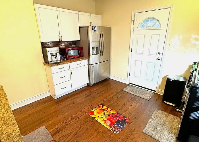 Fully Equipped Cozy 4/5 Br Apartment *